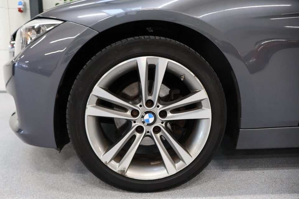 BMW 320i 2,0 Touring aut. 5d