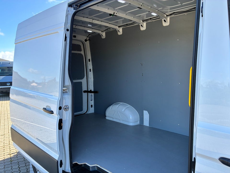 VW Crafter 35 2,0 TDi 177 Kassevogn L3H3 aut.