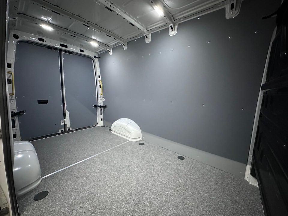 VW Crafter 35 2,0 TDi 177 Kassevogn L3H3