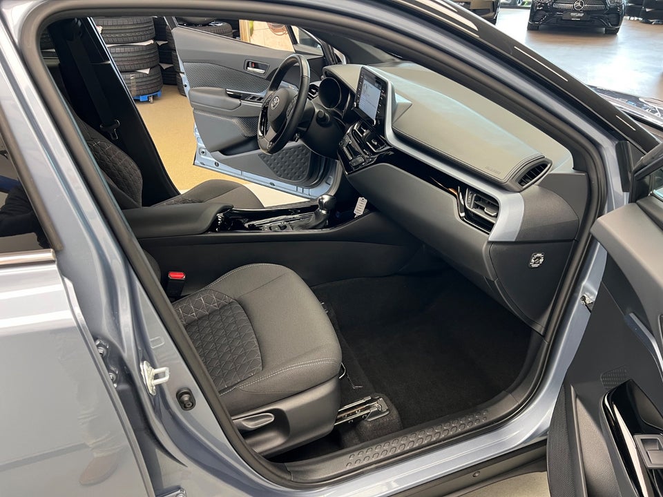 Toyota C-HR 1,8 Hybrid C-LUB Premium CVT 5d
