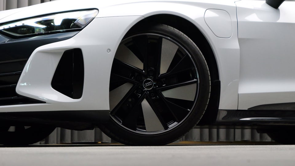Audi e-tron GT quattro 4d