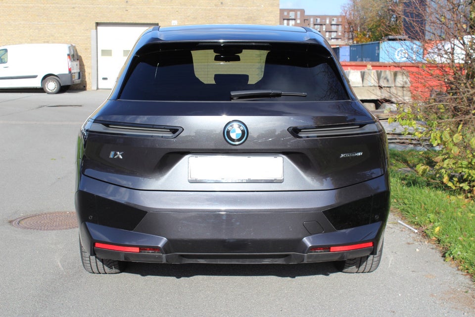 BMW iX xDrive40 Fully Charged Sport 5d