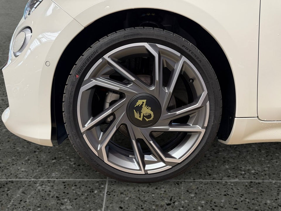 Abarth 500e Scorpionissima 3d