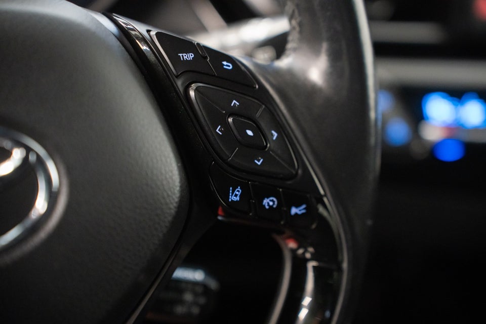 Toyota C-HR 1,8 Hybrid C-LUB Business CVT 5d