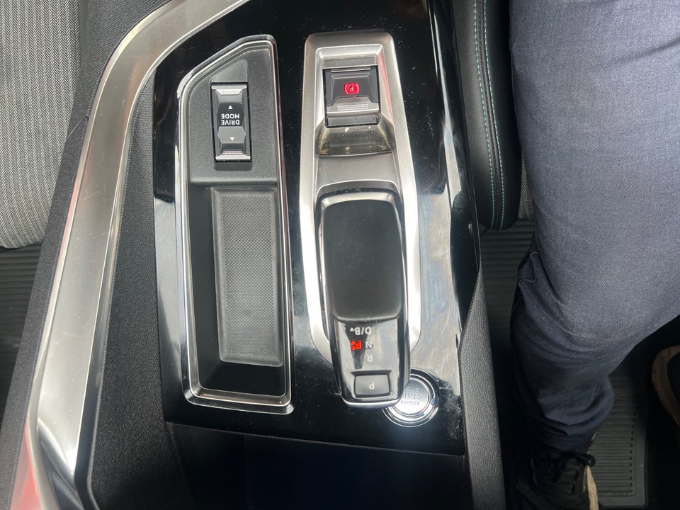 Peugeot 3008 1,6 Hybrid First Selection EAT8 5d