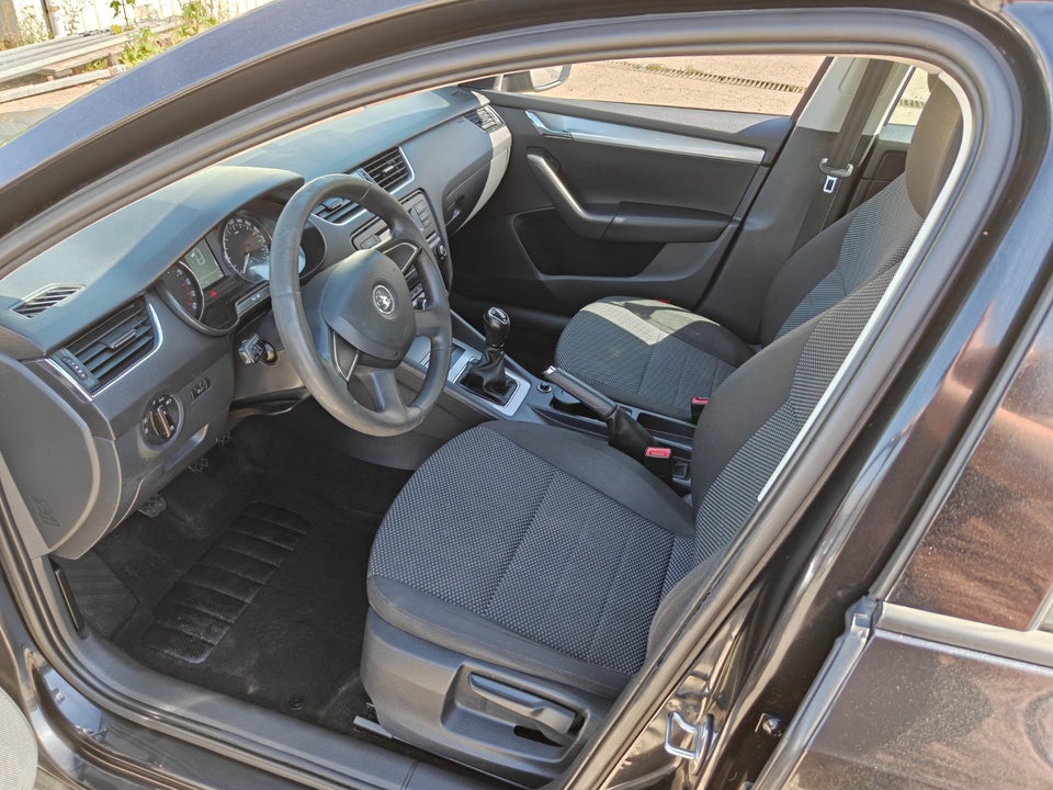 Skoda Octavia 1,6 TDi 105 Ambition Combi 5d