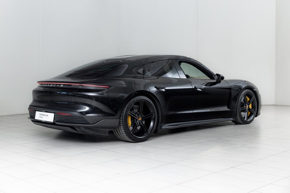 Porsche Taycan Turbo S 4d