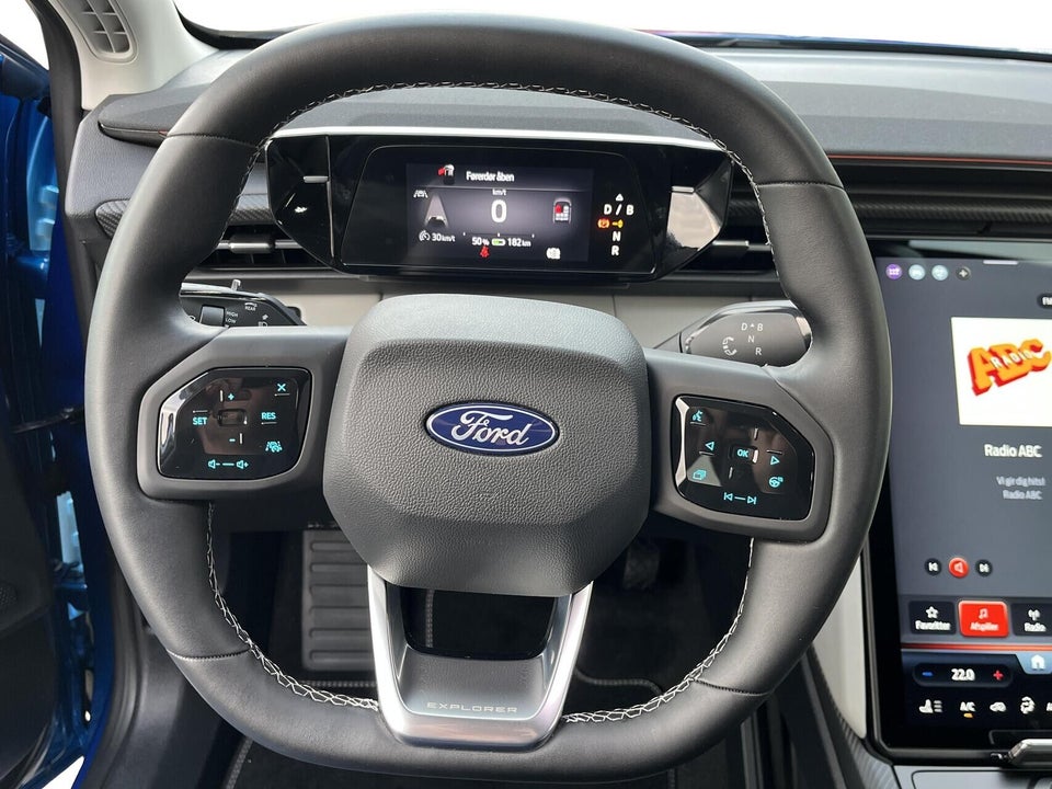 Ford Explorer 82 Premium Extended Range 5d