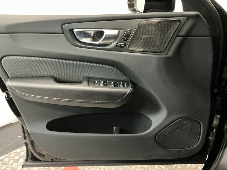 Volvo XC60 2,0 T6 ReCharge Plus Dark aut. AWD 5d