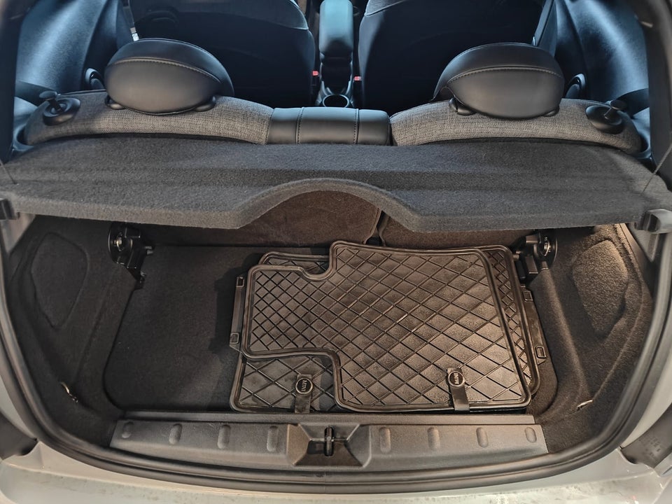 MINI Cooper SE Essential 3d