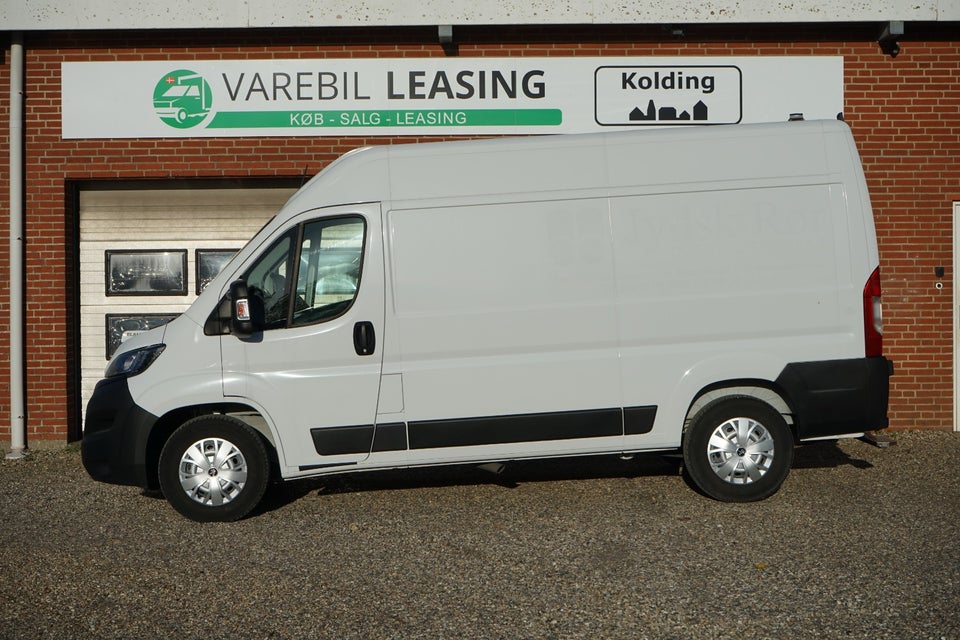 Peugeot Boxer 333 2,2 BlueHDi 140 L2H2 Premium