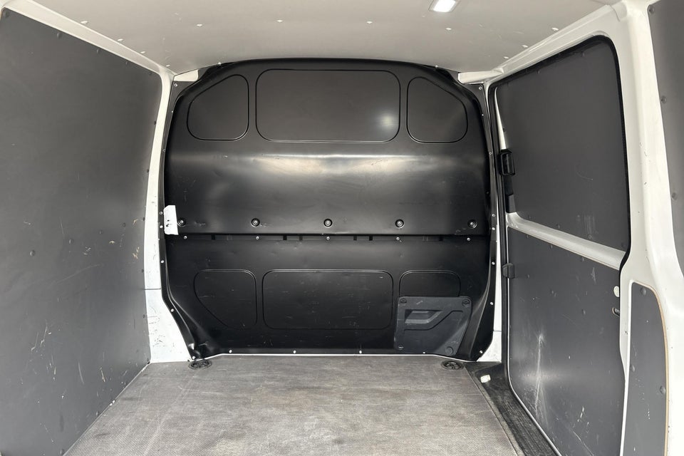 VW Transporter 2,0 TDi 110 Kassevogn lang