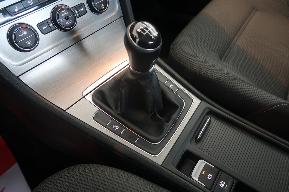 VW Golf VII 1,4 TSi 122 Comfortline BMT 5d