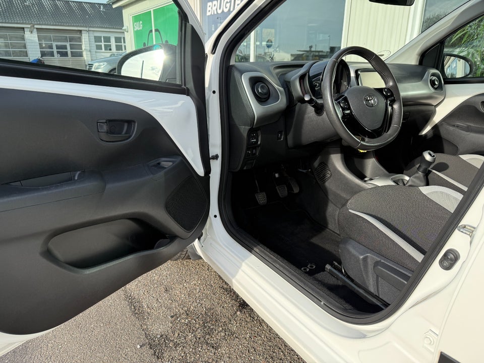 Toyota Aygo 1,0 VVT-i x-press 5d