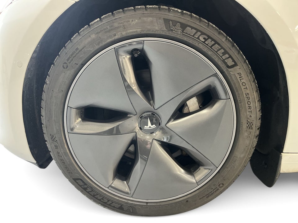 Tesla Model 3 Long Range AWD 4d