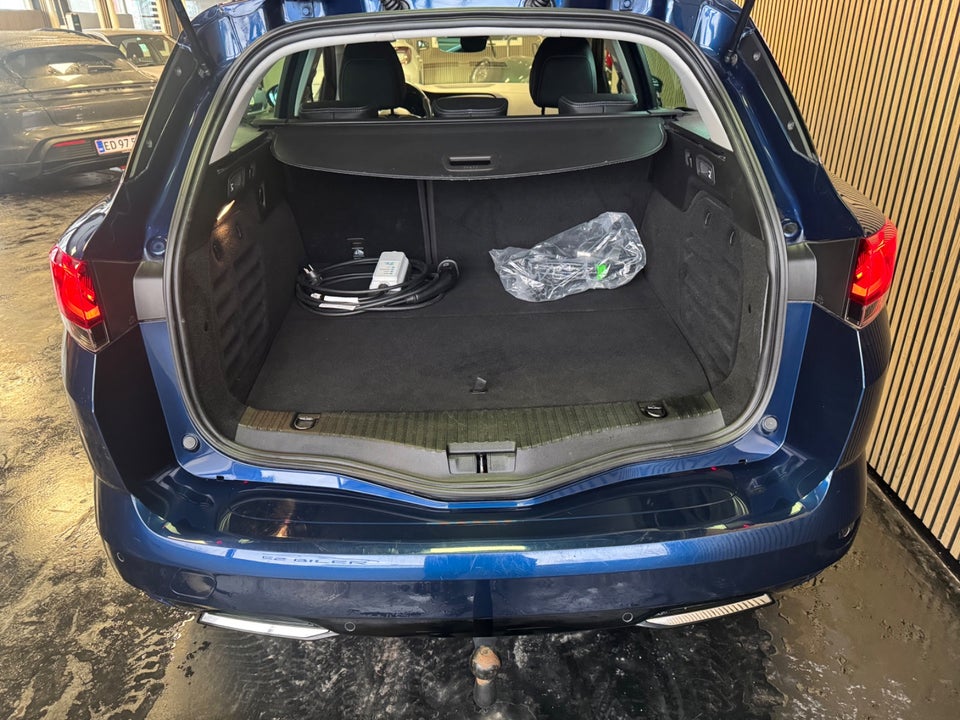 Renault Megane IV 1,6 E-Tech Intens Sport Tourer 5d