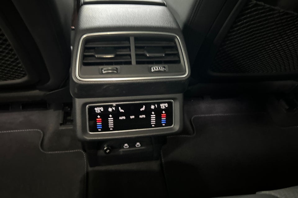 Audi Q8 e-tron 55 S-line quattro 5d