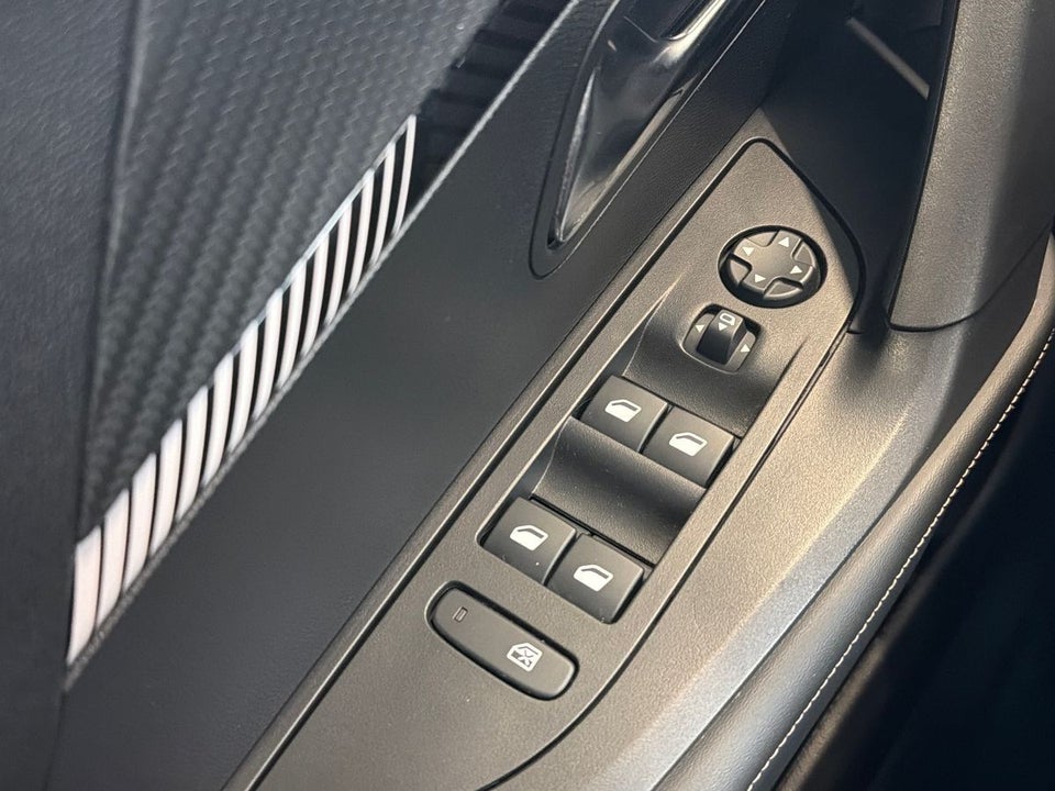 Peugeot 2008 1,2 PureTech 130 Allure EAT8 5d