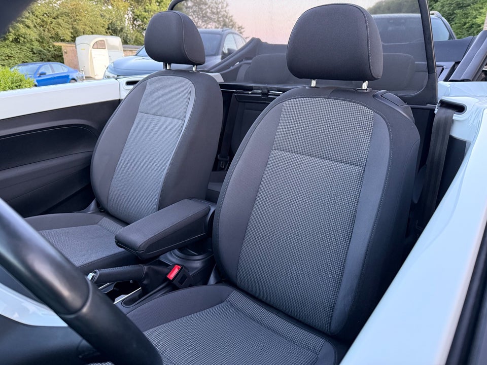 VW The Beetle 1,2 TSi 105 Design Cabriolet 2d