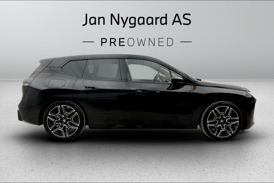 BMW iX xDrive60 Fully Charged 5d