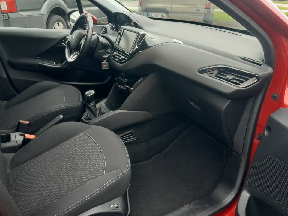 Peugeot 208 1,2 VTi 82 Strike 5d