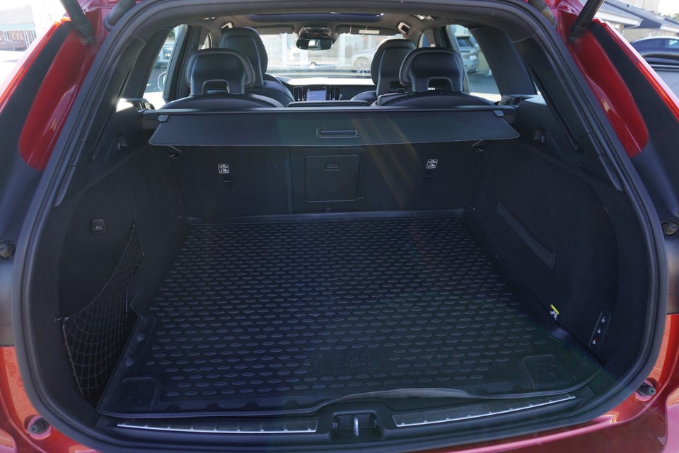 Volvo XC60 2,0 T8 407 R-Design aut. AWD 5d