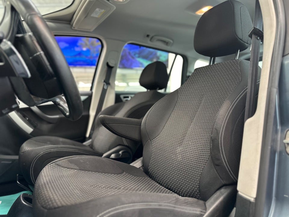 Citroën Grand C4 Picasso 1,6 HDi 112 Seduction E6G 7prs 5d