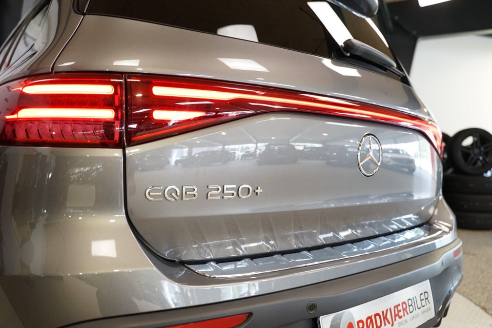 Mercedes EQB250+ AMG Line 5d