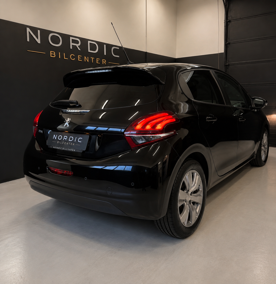 Peugeot 208 1,2 PureTech 110 Signature Sky 5d