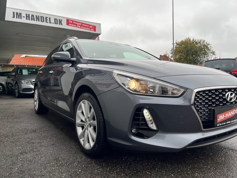 Hyundai i30 1,6 CRDi 110 Premium stc. 5d