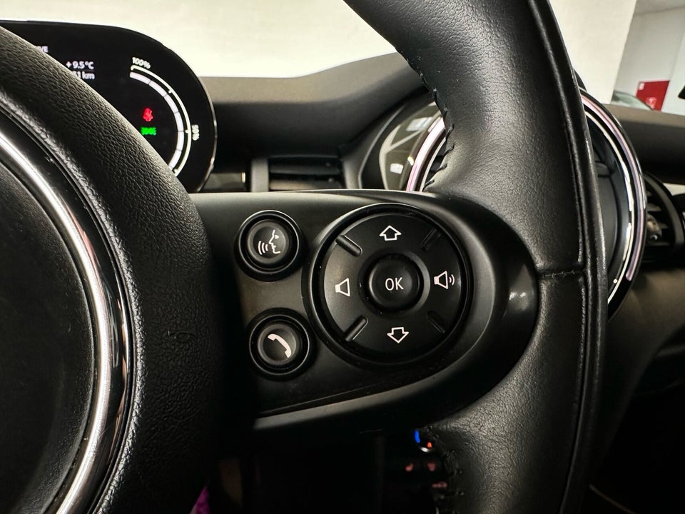 MINI Cooper SE Essential 3d