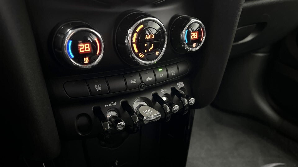 MINI Cooper SE Essential 3d