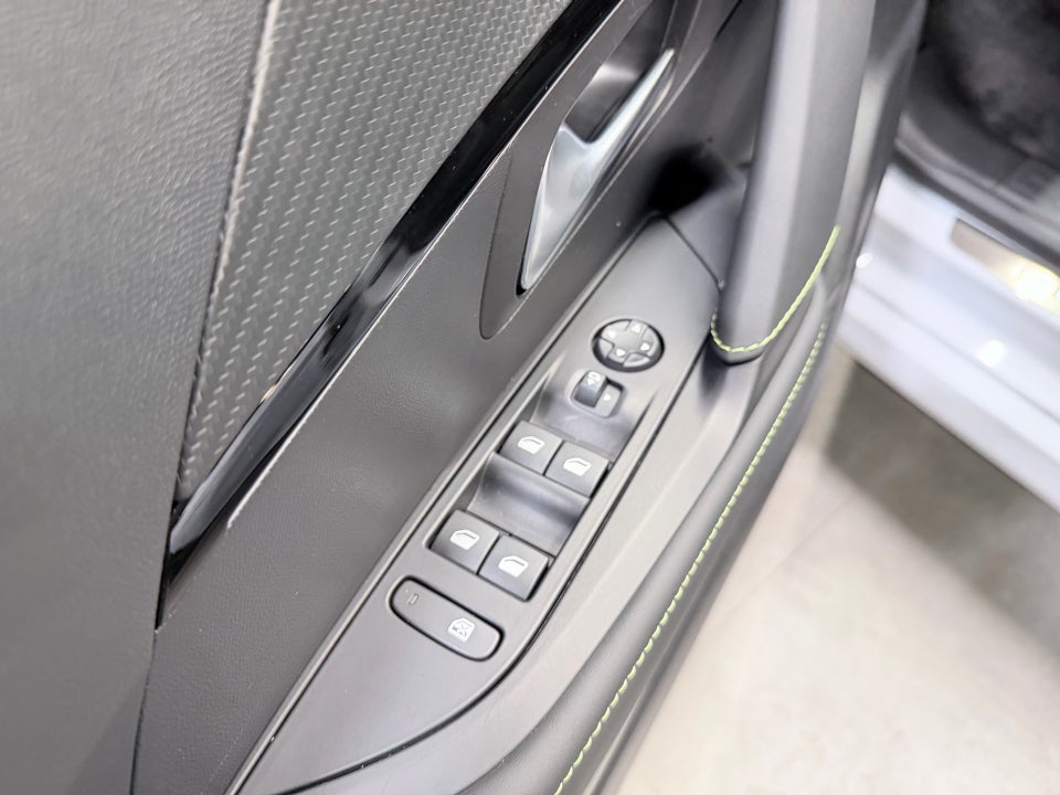 Peugeot e-208 54 GT Pack 5d