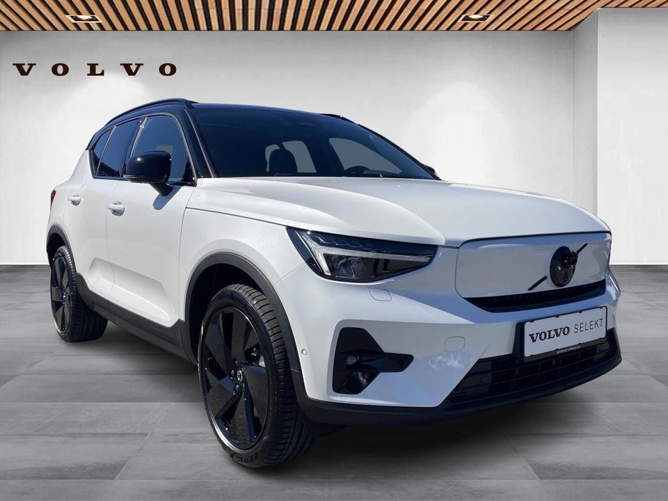 Volvo EX40 Extended Range Black Edition 5d