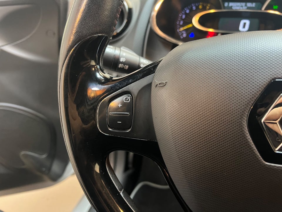 Renault Clio IV 0,9 TCe 90 Expression Sport Tourer 5d