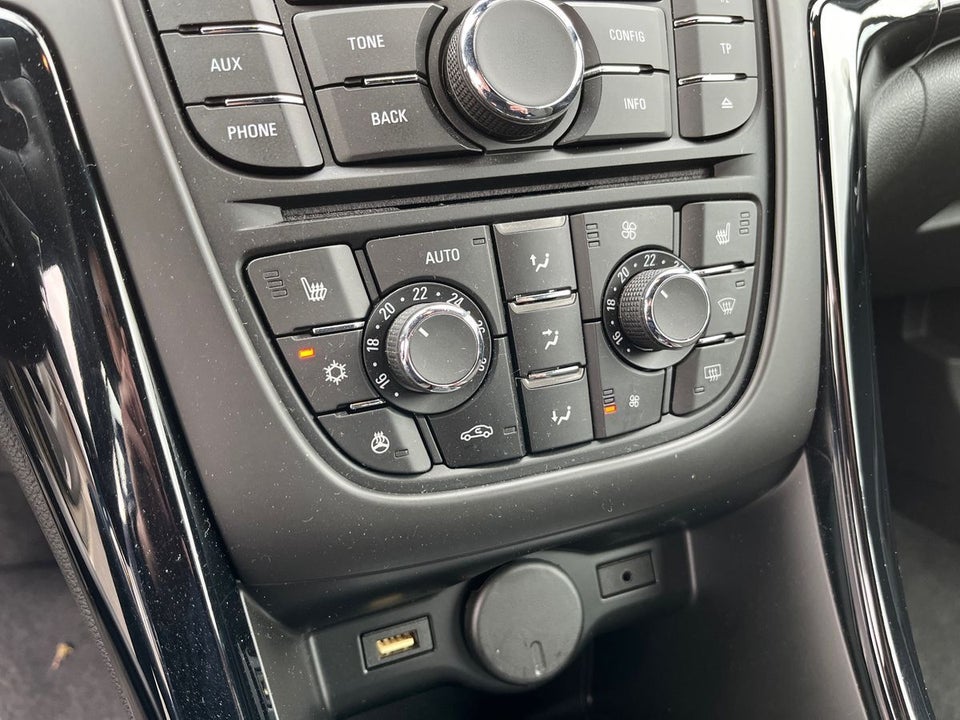 Opel Cascada 1,4 T 140 Cosmo 2d