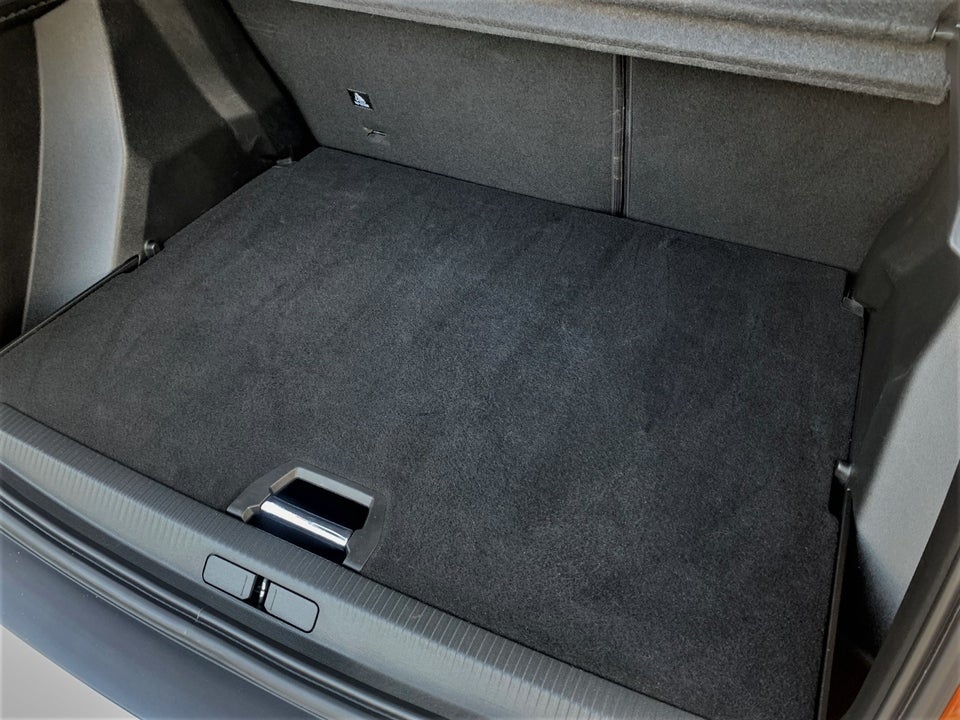 Peugeot 2008 1,2 PureTech 130 Selection Sport EAT8 5d