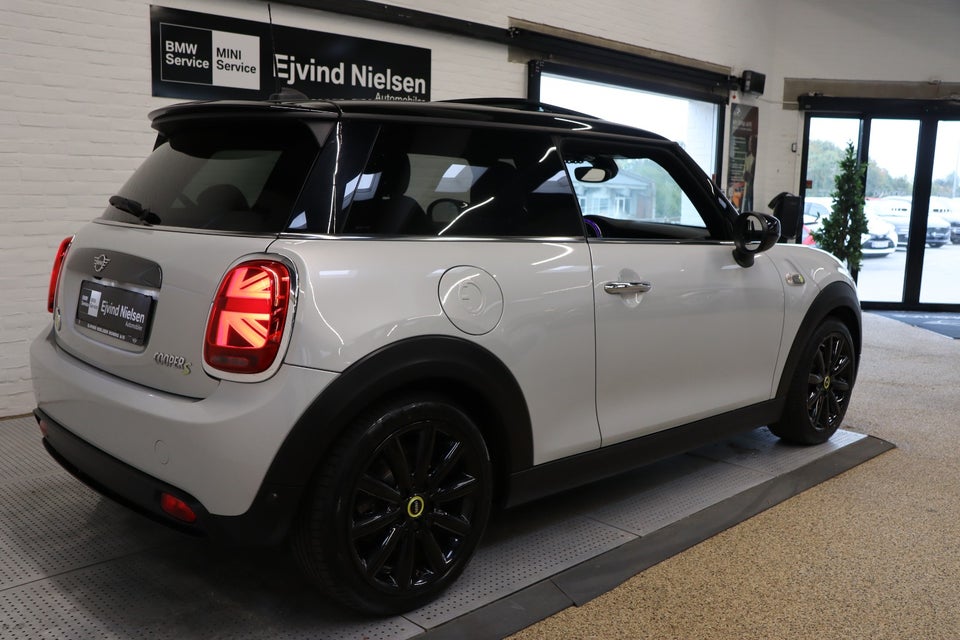 MINI Cooper SE Greenwich 3d