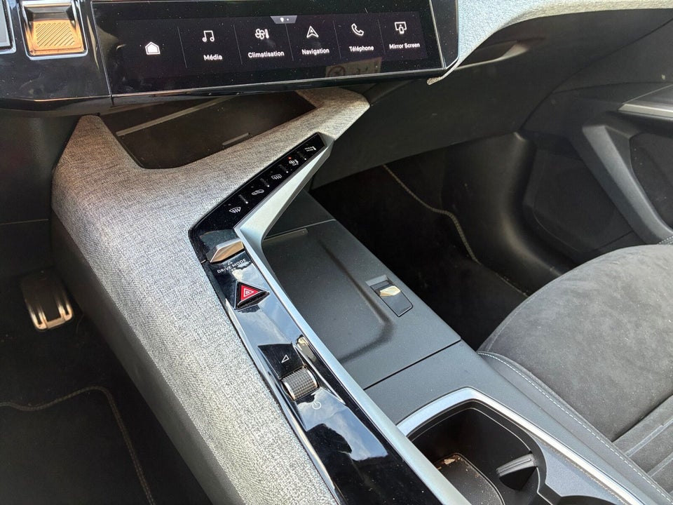 Peugeot e-3008 77 GT Pack 5d