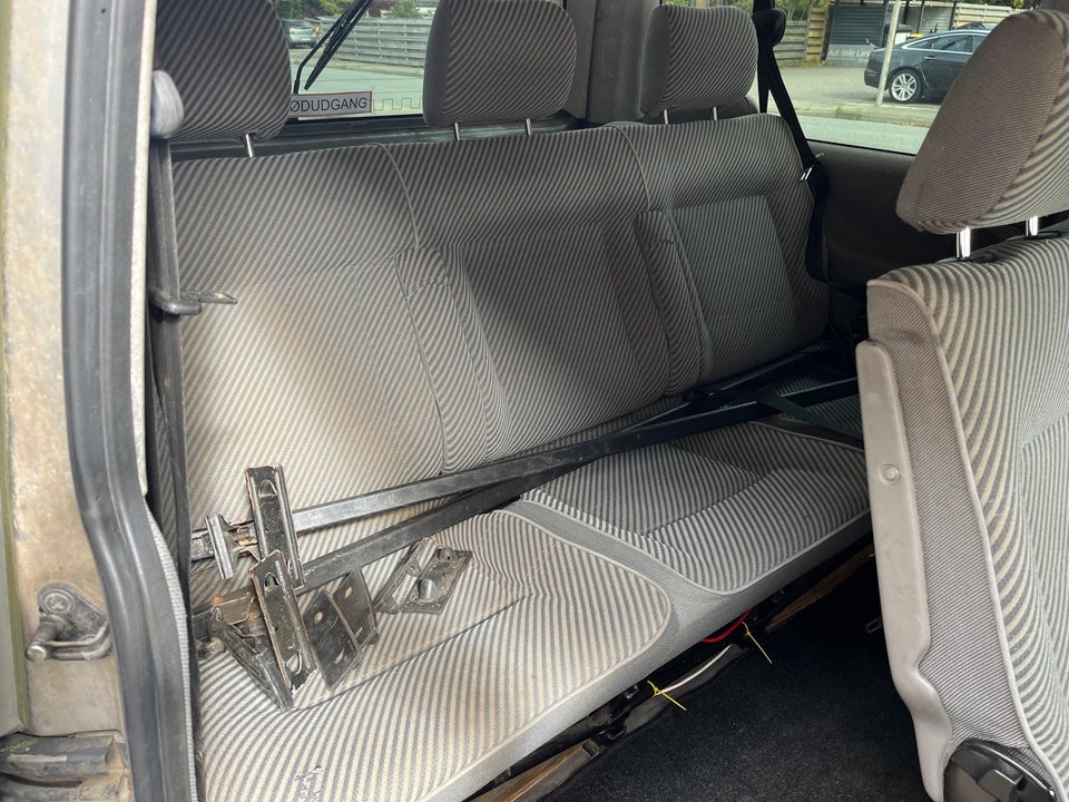 VW Caravelle 2,5 TDi 102 10prs 5d