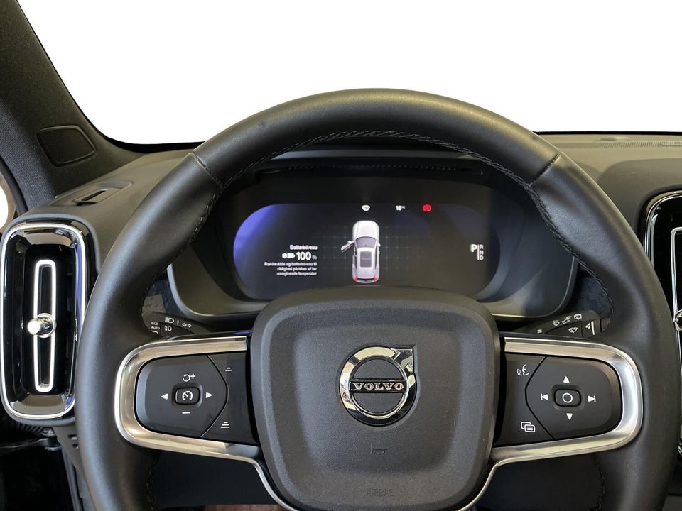 Volvo EX40 Extended Range Black Edition 5d