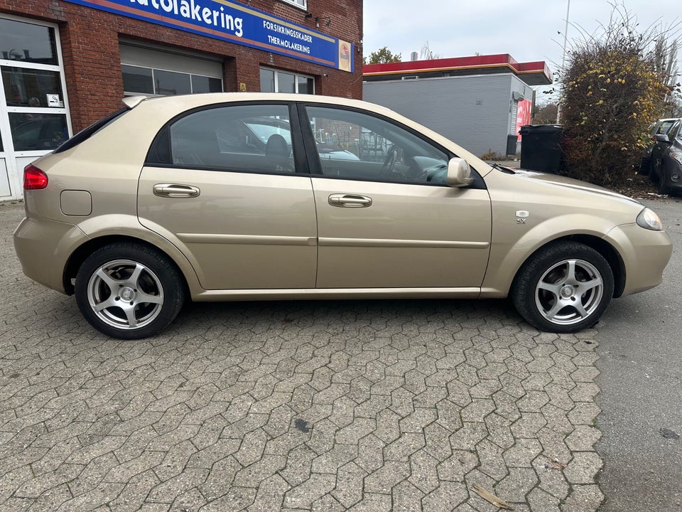Chevrolet Lacetti 1,6 SX 5d