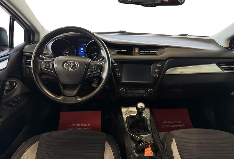 Toyota Avensis 1,8 VVT-i T2 Touring Sports 5d