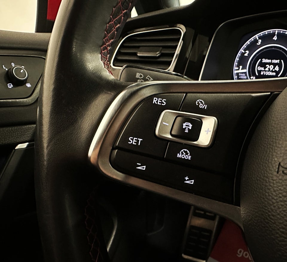 VW Golf VII 2,0 GTi DSG 5d