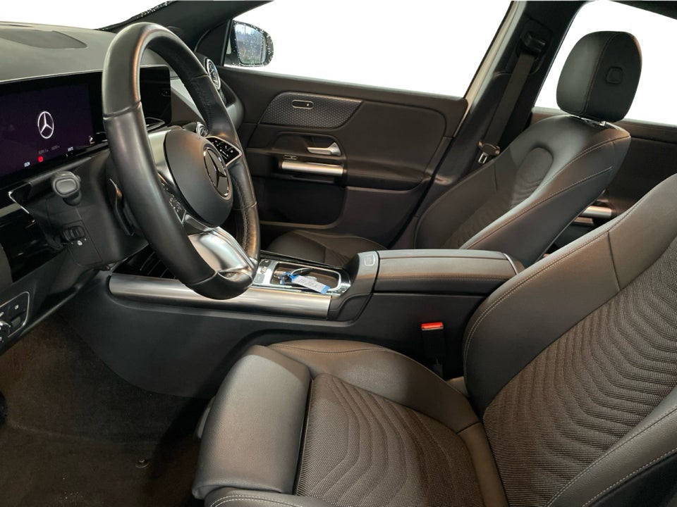 Mercedes EQA300 Progressive 4Matic 5d