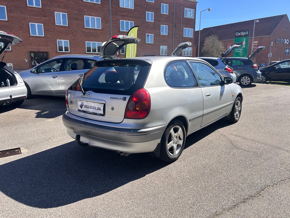 Toyota Corolla 1,3 Terra aut. 3d