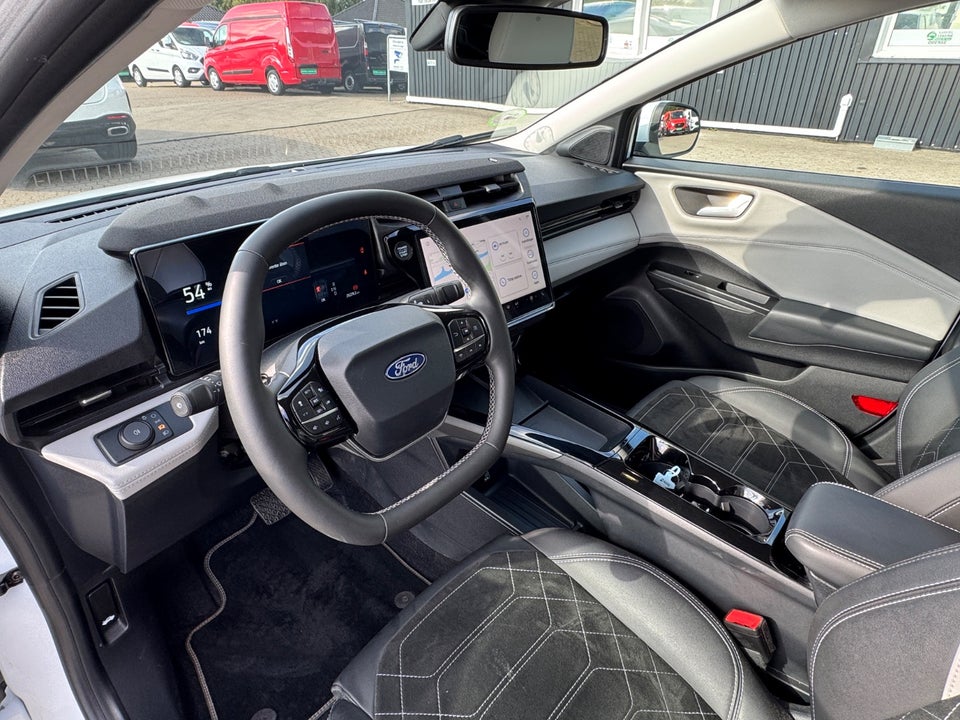 Ford Puma 43 Gen-E Select Van 5d