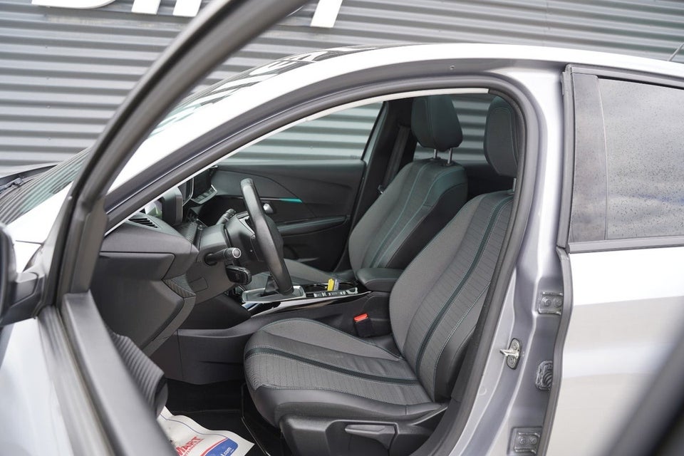 Peugeot 208 1,5 BlueHDi 100 Allure Sky 5d