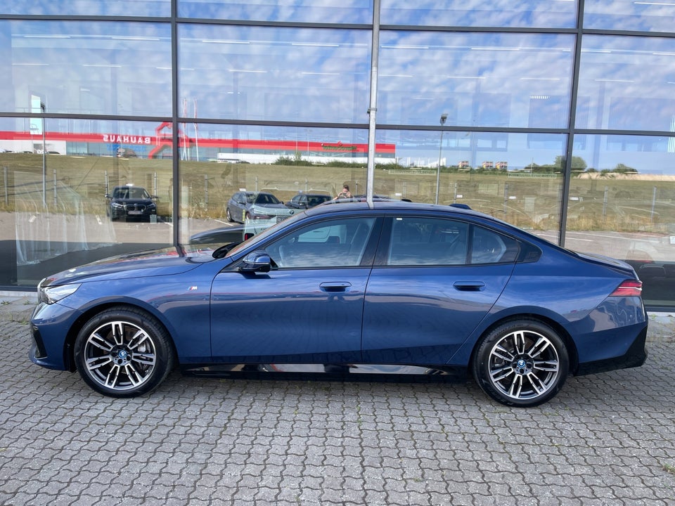 BMW i5 eDrive40 M-Sport 4d