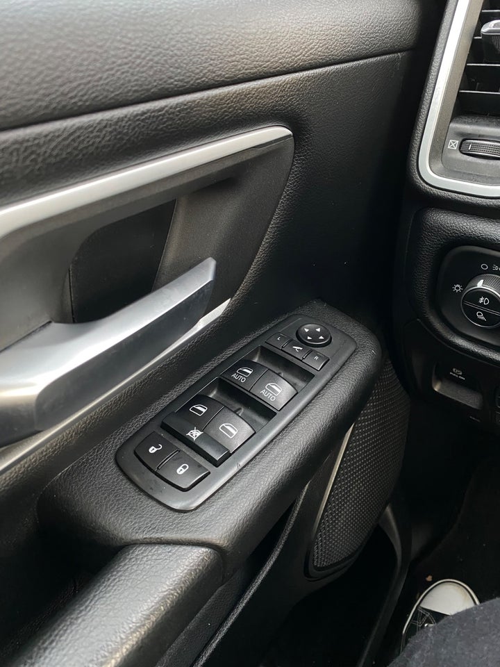 Dodge RAM 1500 5,7 V8 Hemi Laramie Sport aut. 4d